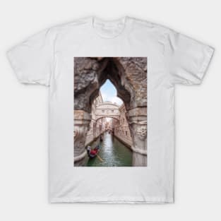 Bridge of Sighs in Venice, Italy T-Shirt